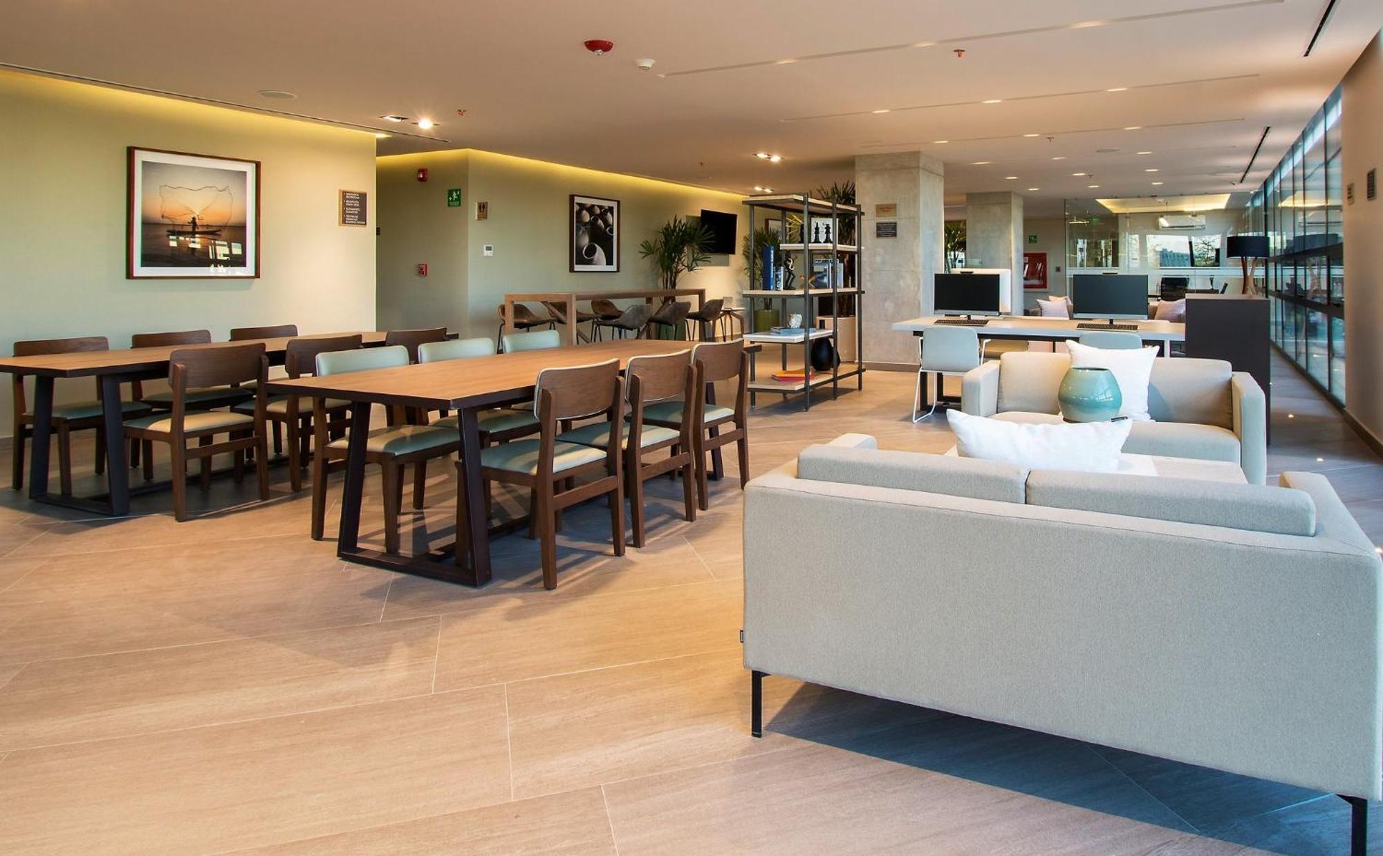 Staybridge Suites - Guadalajara Novena By Ihg Esterno foto