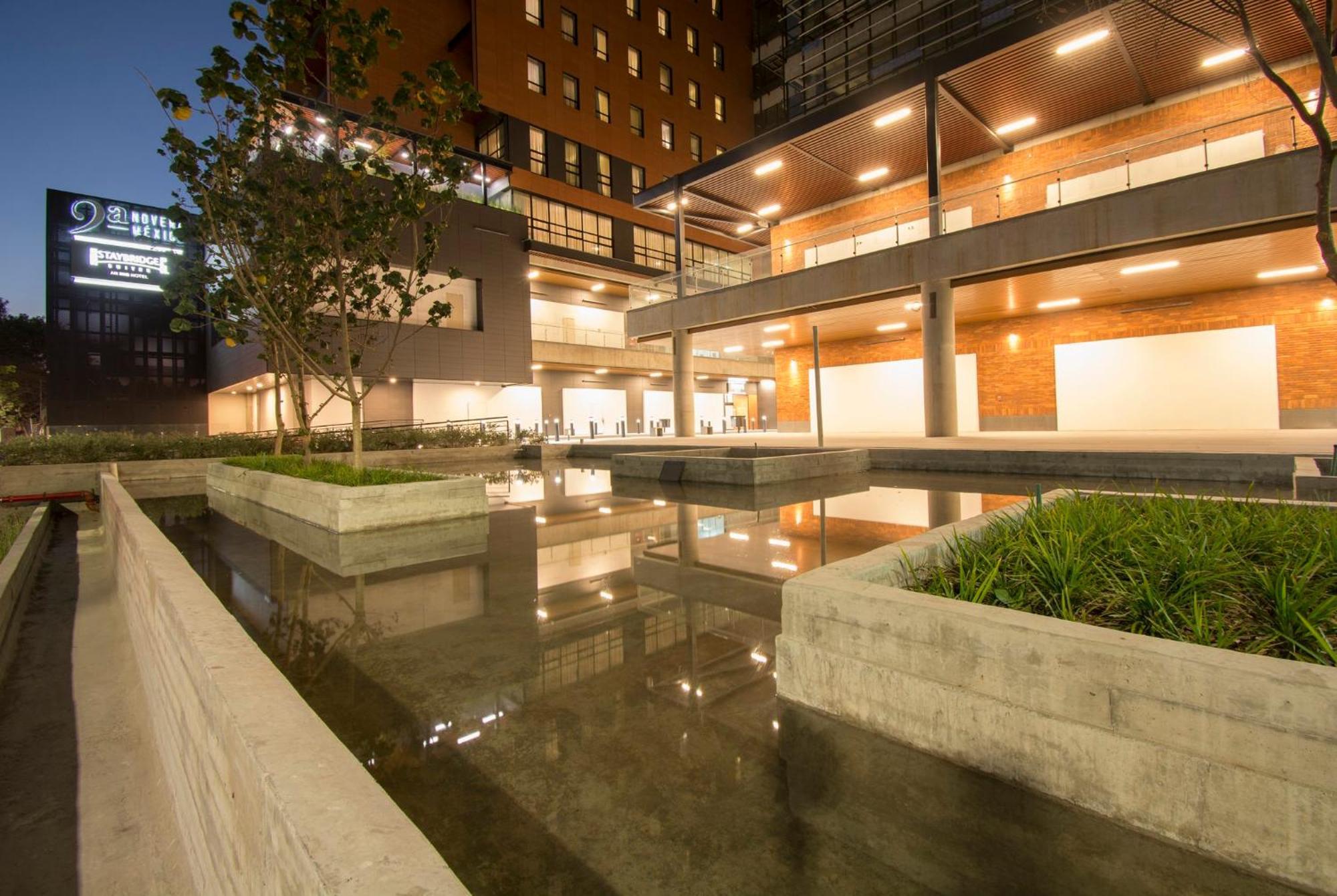 Staybridge Suites - Guadalajara Novena By Ihg Esterno foto