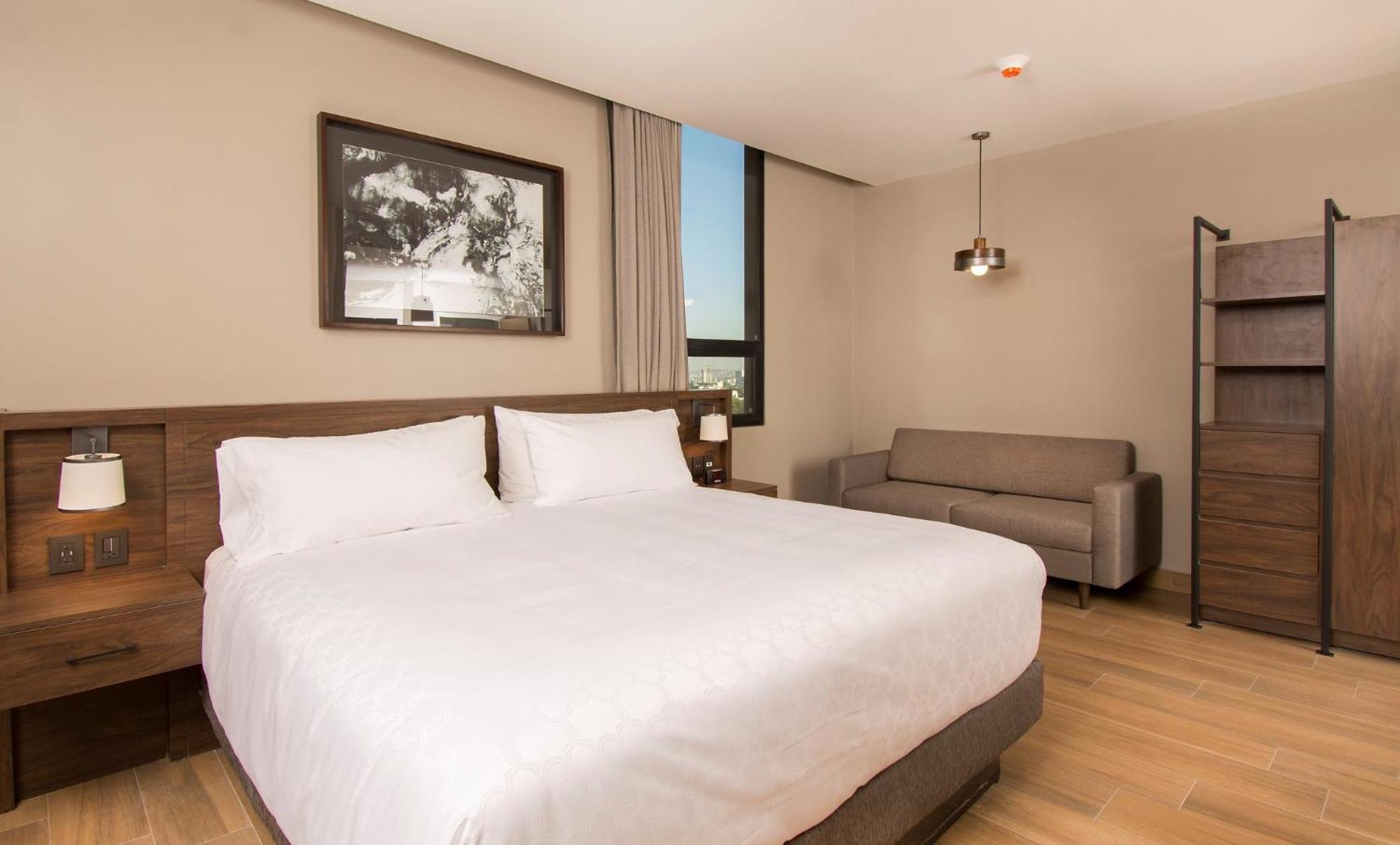 Staybridge Suites - Guadalajara Novena By Ihg Esterno foto