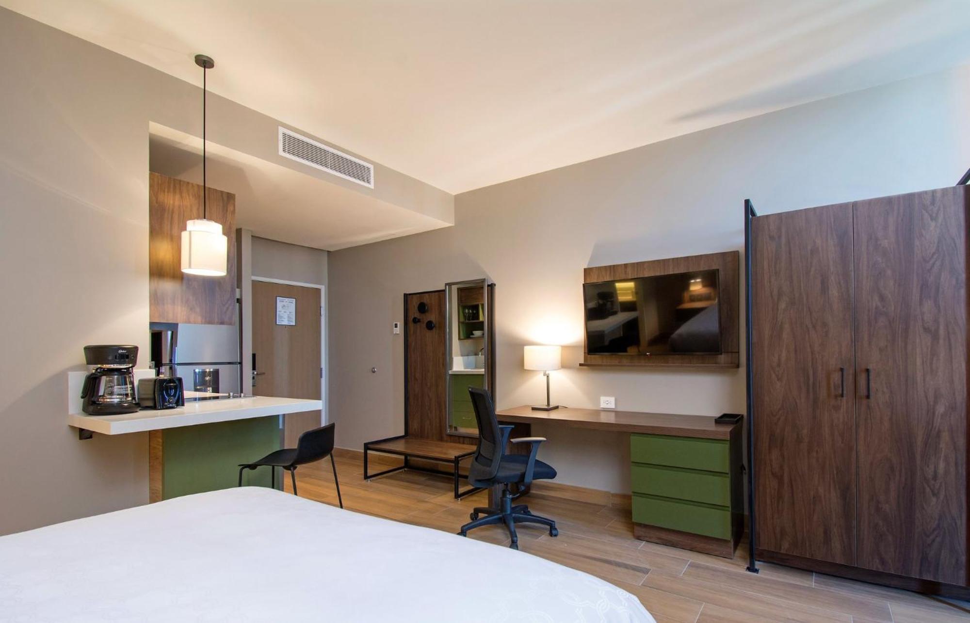Staybridge Suites - Guadalajara Novena By Ihg Esterno foto