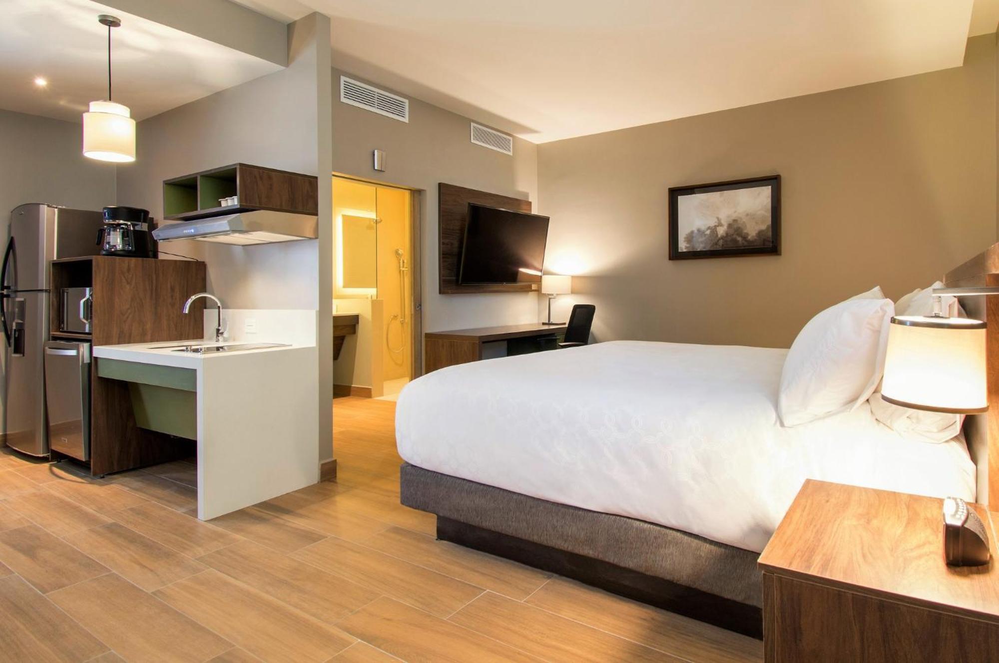 Staybridge Suites - Guadalajara Novena By Ihg Esterno foto