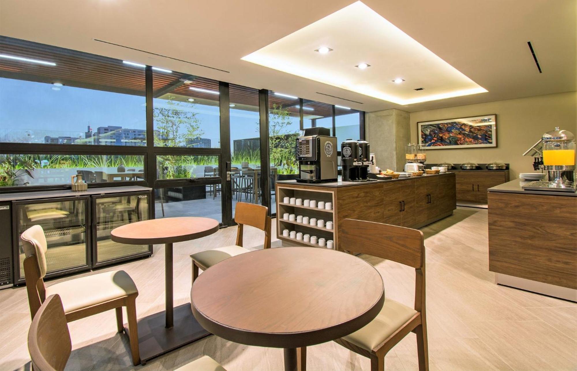 Staybridge Suites - Guadalajara Novena By Ihg Esterno foto