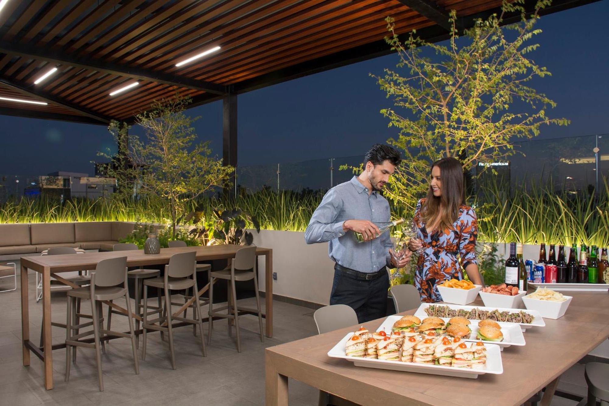 Staybridge Suites - Guadalajara Novena By Ihg Esterno foto