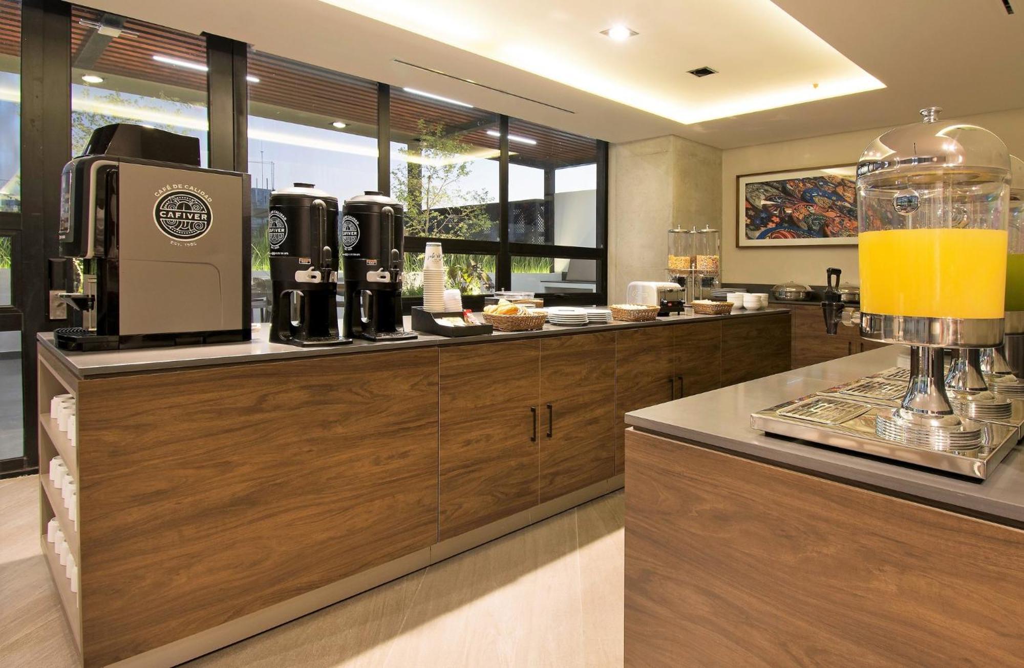 Staybridge Suites - Guadalajara Novena By Ihg Esterno foto